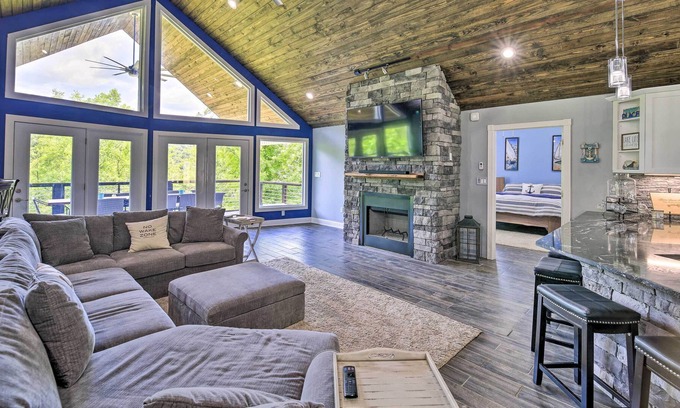 Tazewell House | Luxe Lake Norris Home w/ Private Dock & Grill