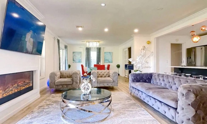 Catalina House | Luxe Lakefront downtown villa Universal Disney