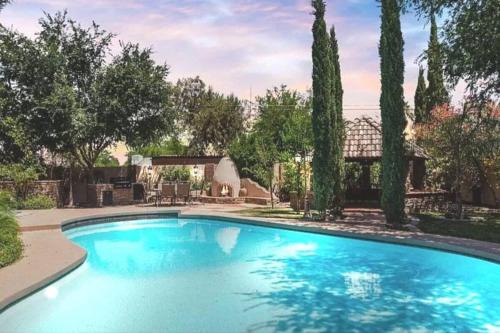 Mesa House | Luxe Oasis! Pool, Mini-Golf, Games, Pets OK!