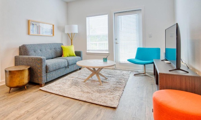 Gainesville Apartment | Luxe One Bedroom Apartment with Balcony