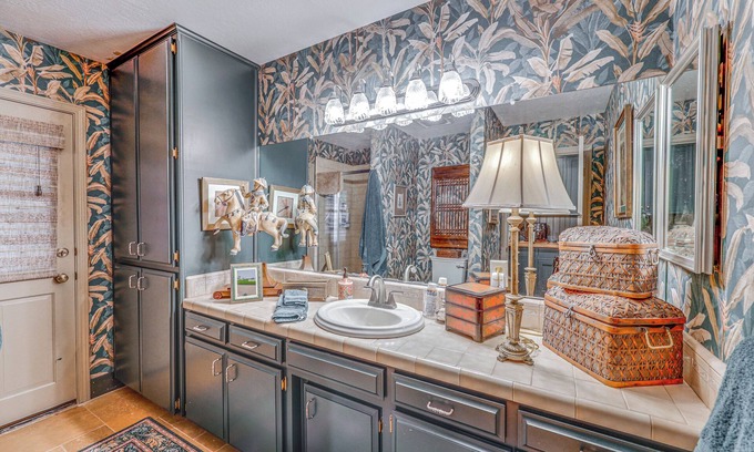 Paso Robles House | Luxe Paso Robles Retreat w/Heated Pool & Lanai