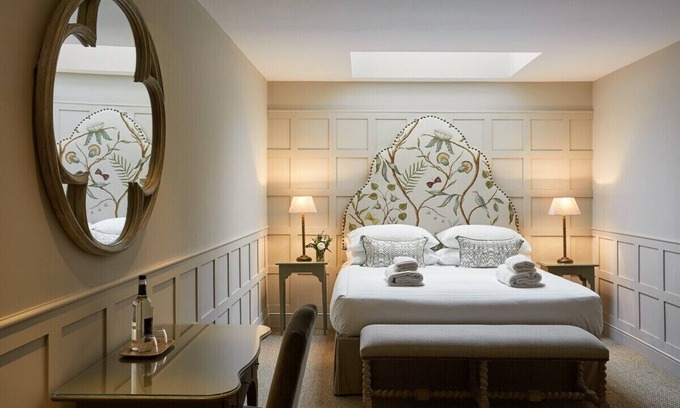 Southrop House | Luxe Southrop Stay - Boutique Cotswold Base
