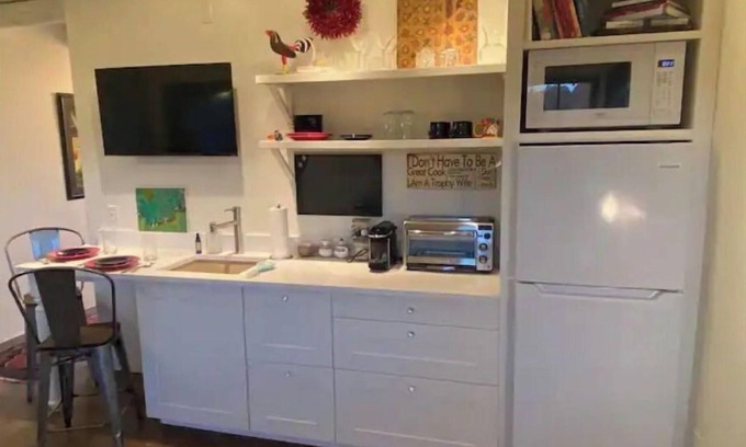 Vista Encantada Apartment | Luxe space & view deck near SF Plaza!