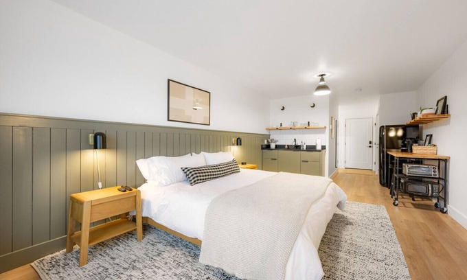 Juneau Apartment | Luxe Studio: Walk to Restaurants and More! 7