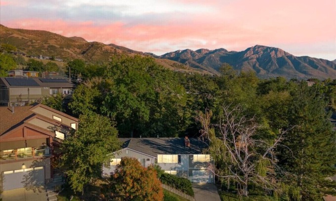 Salt Lake City House | Luxe Sugarhouse Sanctuary | Massage | Backyard