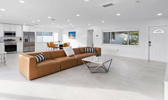 Boulevard Heights Villa | 🏖️🌿 Luxe Tranquility: Captivating 4BR Oasis ✨
