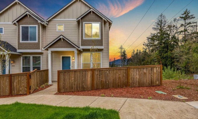 Eugene House | LUXE | U of O | Downtown | 5 Bed