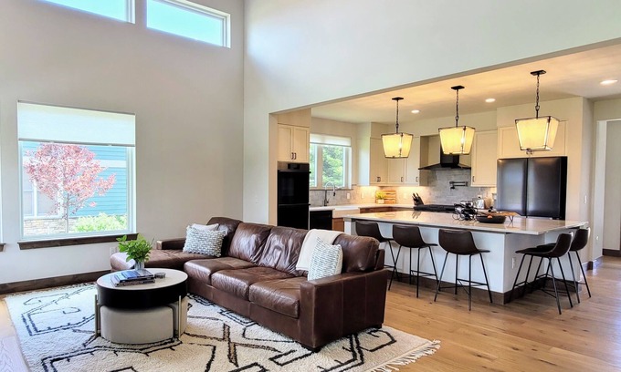 Grand Elk Ranch House | Luxe Vacay Spot - Golf, Hiking, Biking & More near Grand Lake and RMNP