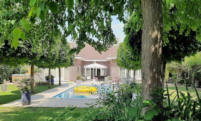 Zeewolde Villa | Luxe Villa met Privé Zwembad en Jacuzzi