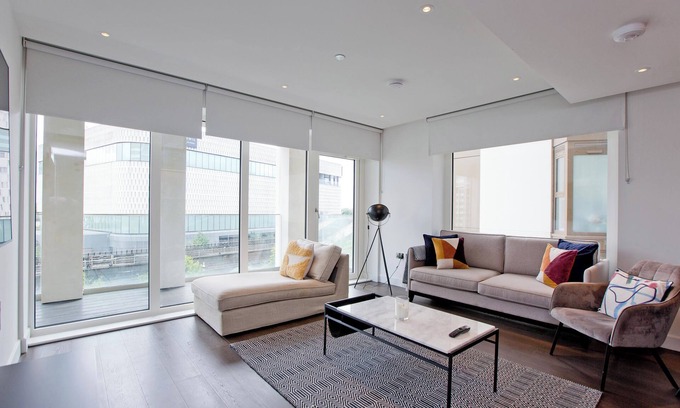 Shepherd's Bush Apartment | Luxe Westfields Living w/Balcony&AC
