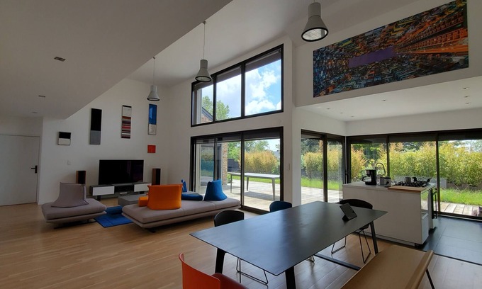 Saint-Coulomb House | Luxueuse villa, piscine intérieure, plage à 500m