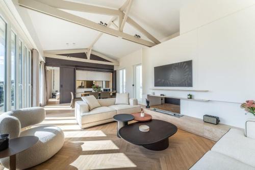 L'Europe Apartment | Luxueux Appartement Haussmannien avec Vue sur Paris