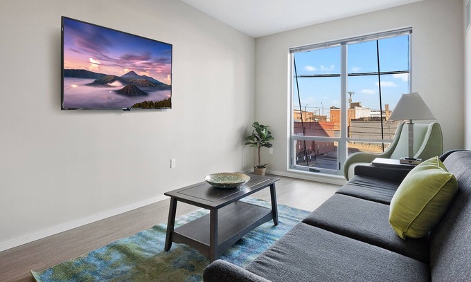 Crossroads Arts District Condo | Luxuriate in Style with Our Retreat Featuring a Spectacular Rooftop 347