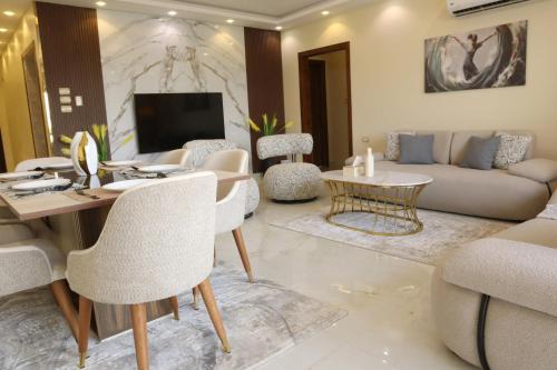 New Cairo Apartment | Luxurios 2 Bedrooms Apartment in Lake View Residence