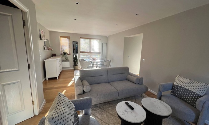 Blackheath Apartment | Luxurious 2 bed 2 bath flat w/parking Blackheath