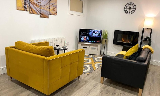 Burnley Apartment | Luxurious 2 Bed Apartment In Heart Of Burnley With Private Parking