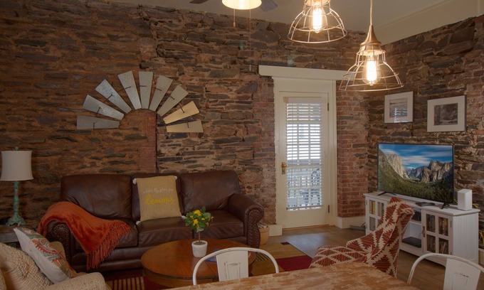 Jamestown Apartment | Luxurious 2 Bedroom Suite in the ♥ of Jamestown