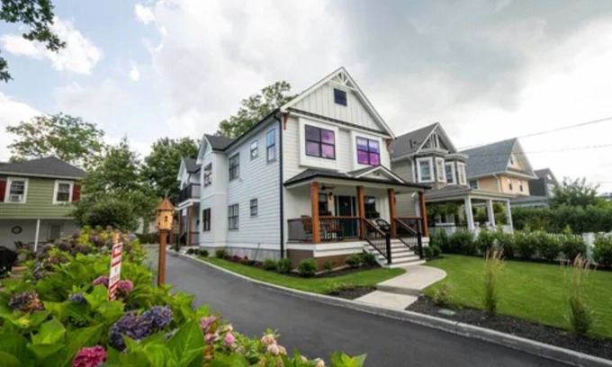 Asbury Park House | Luxurious 2-bedroom townhome with WiFi, AC in brilliant east side of Asbury Park