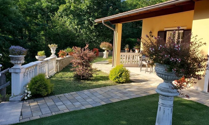 Castelnuovo di Garfagnana Villa | Luxurious 2-bedroom villa with private pool, AC, WiFi , Vineyard in Tuscany