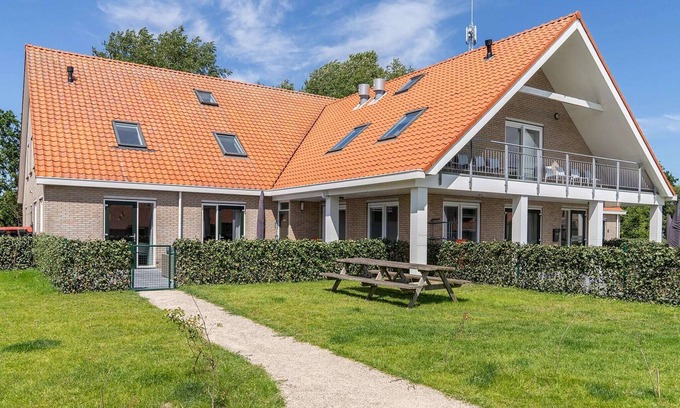 Nes Apartment | Luxurious 24-person apartment on Ameland