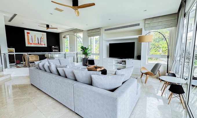 Cherngtalay Condo | Luxurious 3 Bedroom Penthouse Condo/Apartment