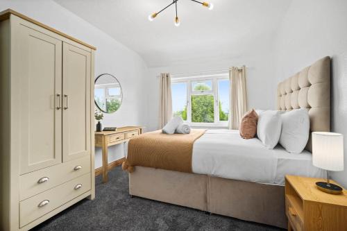 Sutton Coldfield House | Luxurious 3 Bedroom House with Parking 73B - Top Rated - Netflix - Wifi - Smart TV