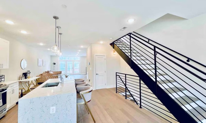 Northeast House | Luxurious 3BDR Penthouse Rooftop Monument Views @H ST Corridor Free Cancellation