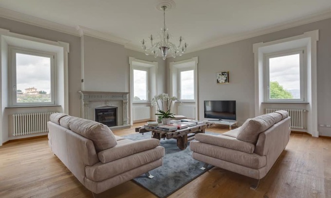 Oltrarno Villa | Luxurious 4 bedroom, 4 bathroom property