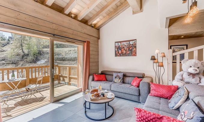 Les Boisses Apartment | Luxurious 4* Duplex Apt in Tignes - Ski-In/Ski-Out, Spa, Pool, Hotel Services Included