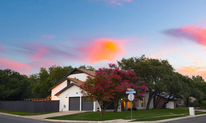 Woods of Shavano House | Luxurious 4BR 3BA with Private Relaxing Pool