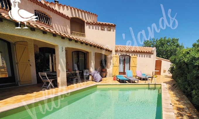 Le Barcares Villa | Luxurious 5-bedroom air-conditioned villa with large swimming pool 300m from the beach