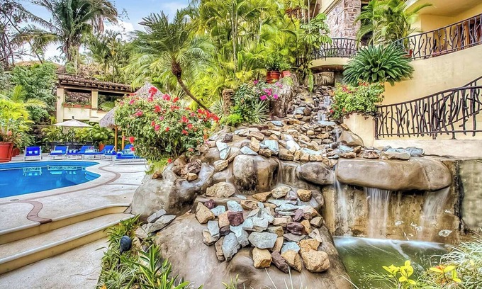 Mismaloya Villa | Luxurious 5-bedroom villa with private pool and chef near the beach