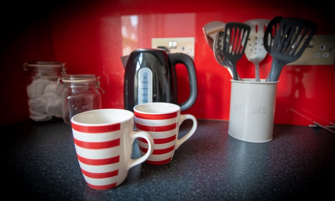 Portsmouth Apartment | Luxurious 5* Groundfloor 1bedroom flat with additional sofa bed and garden. Pets