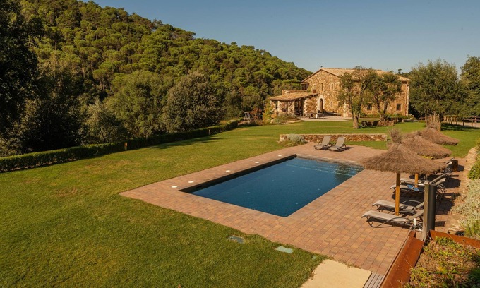San Daniel House | Luxurious 7 bedroom villa with garden and pool in Girona