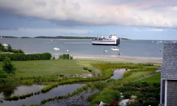 West Yarmouth House | Luxurious 7bd/5bth home, stunning view, steps to beach. Chef's kitchen, AC, wifi