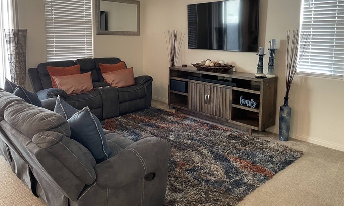 Las Vegas House | Luxurious Affordable 3 Bedroom Home Away From Home