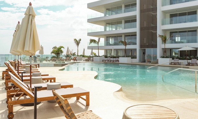 Willemstad Apartment | Luxurious and large apartment with direct access to pool/beach on Mambo Beach