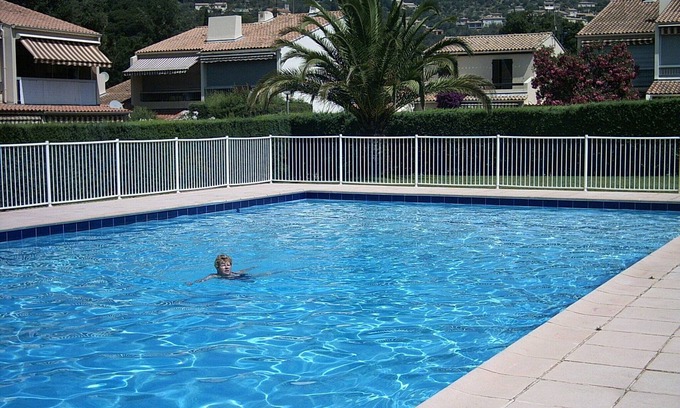 Bormes-Les-Mimosas Apartment | Luxurious apartment in a private residency with pool