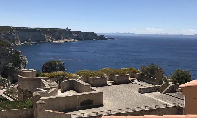 Bonifacio Apartment | Luxurious apartment.Can you hear the noise of the lapping water?