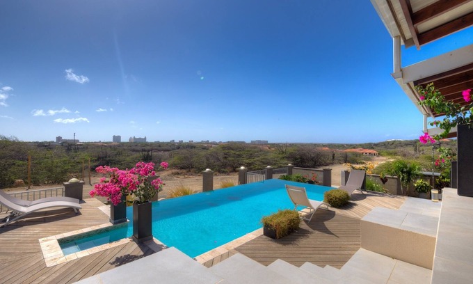 Boegoeroei Condo | Luxurious apartments very close to the beaches with amazing view.