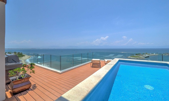 La Cruz de Huanacaxtle Condo | Luxurious beachfront penthouse! Panoramic views, white sand beach, private pool