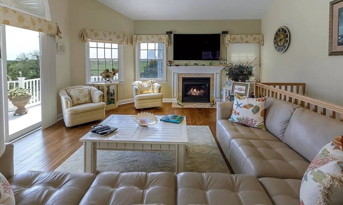 Southend House | Luxurious Beach Block 4-Bdrm House for the whole family - prices reduced!