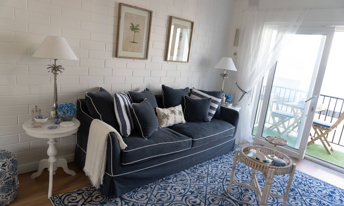 Glenelg North Apartment | Luxurious Beach Front Apt with Ocean View Balcony
