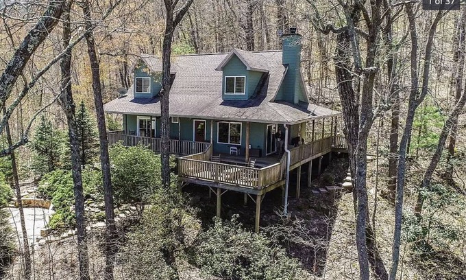 Sky Valley Cabin | Luxurious Cabin with Stunning Mountain Views and Outdoor Fireplace in Sky Valley