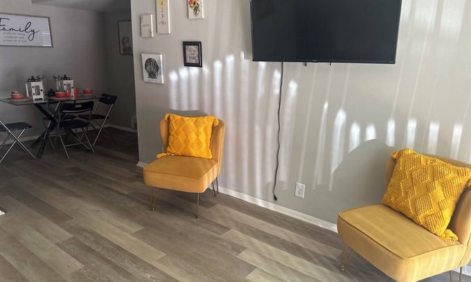 Glen Iris Apartment | Luxurious Comfort in Downtown Birmingham2