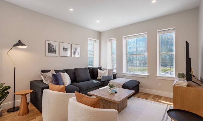 Wellington-Harrington Condo | Luxurious Condo near MIT, Harvard & the T+ Parking
