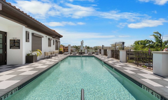 Redevelopment Area Condo | Luxurious Condo on Downtown Fifth Ave