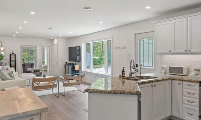 Muskoka Lakes House | Luxurious cozy getaway in the heart of Muskoka!