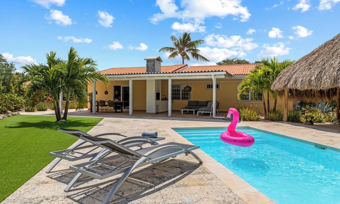 Grote Berg House | Luxurious detached house with private pool and large garden, centrally located.
