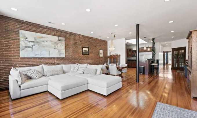 Jefferson City House | Luxurious downtown loft with amazing rooftop views